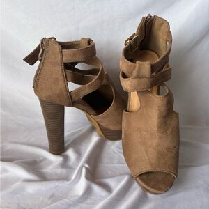 TOP Moda Tan Strappy Heels